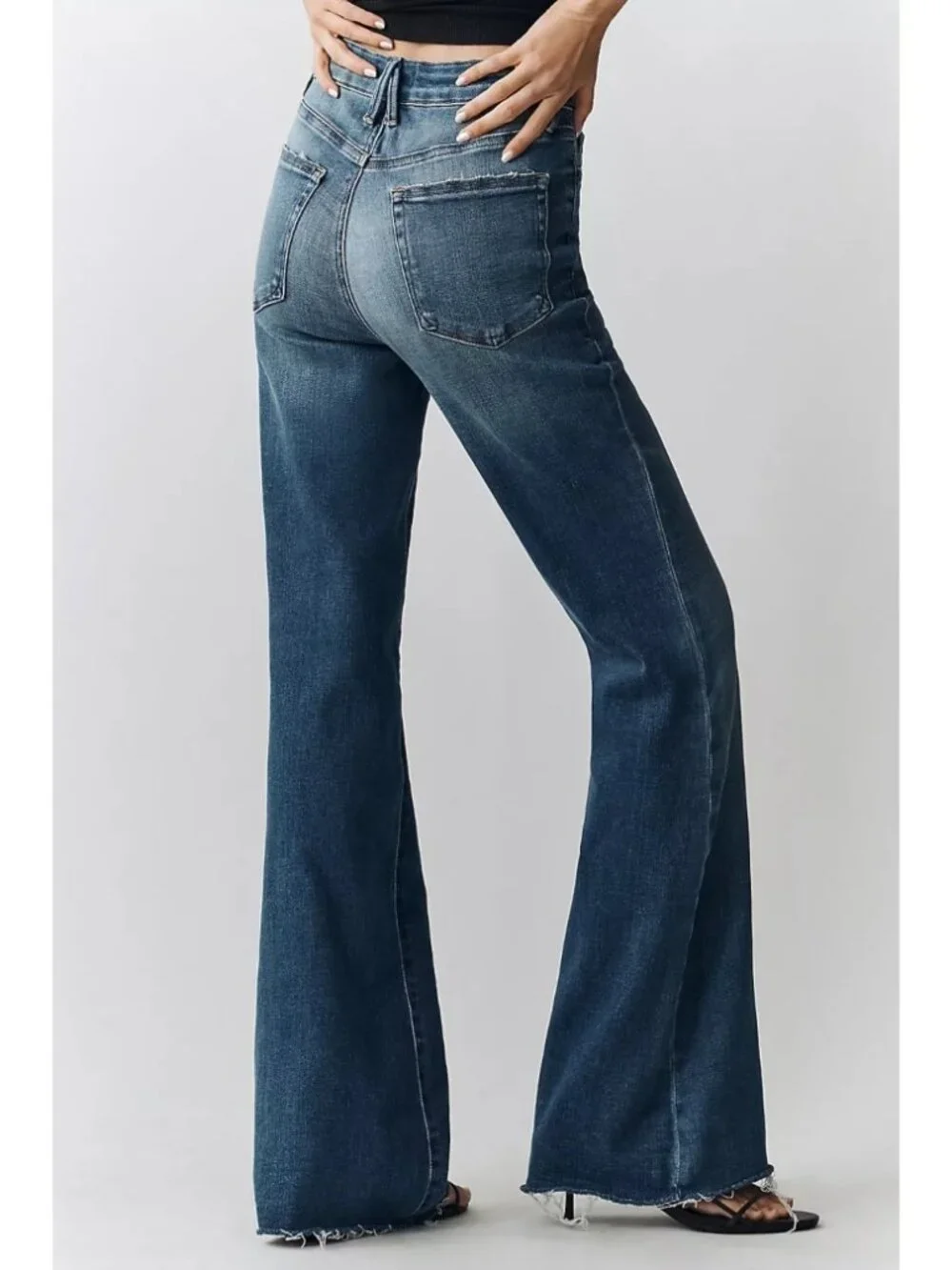 Good American Good Legs Mid-Rise Flare Jeans Indigo1211 Retro Size 6/28 NWT - Picture 2 of 16